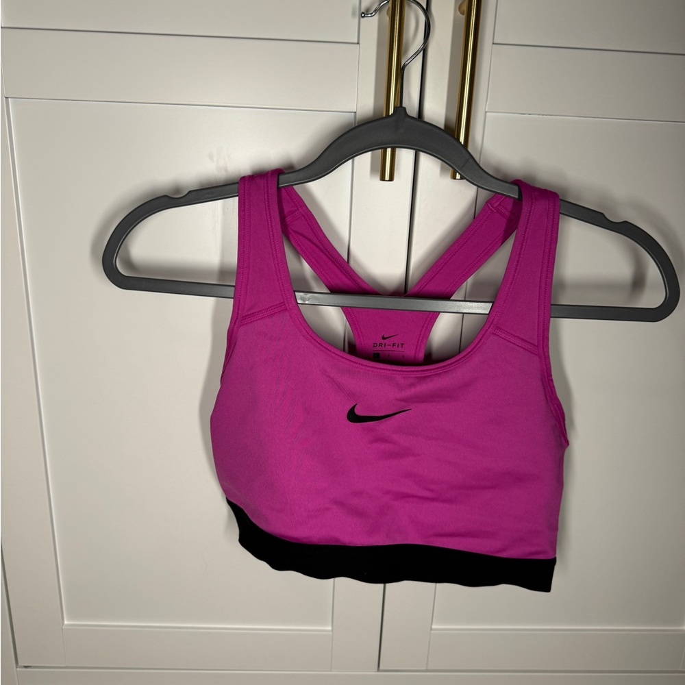 Pink nike sportsbra